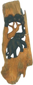 Holz-Elefant CLIMBING geschnitzt mit Baum im Naturholzrahmen, Hochformat