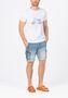 Jeansshorts mit Cargotaschen und Umschlag