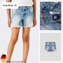 Jeansshorts mit Spitzenbesatz und ausgefranstem Saum