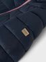 Steppjacke mit Kapuze und Rei�verschluss f�r kalte Tage