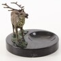 Casa Padrino Aschenbecher mit Bronzefigur Hirsch auf Marmorsockel Mehrfarbig / Schwarz 13,6 x 12,8 x H. 13,1 cm - Luxus Deko  