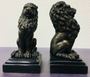 Casa Padrino Luxus Buchst�tzen 2er Set Bronze L�wen 9 x 9 x H. 19 cm - Deko Bronzefiguren mit Marmorsockel
