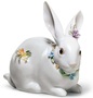 Casa Padrino Luxus Porzellanfigur Hase mit Blumen Wei� / Mehrfarbig 12 x H. 11 cm - Handgefertigte & Handbemalte Luxus Porzellan Deko  