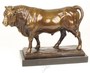 Casa Padrino Luxus Bronzefigur Stier Bronze / Grau H. 33,5 cm - Dekofigur Skulptur mit Marmorsockel