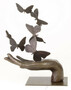 Casa Padrino Designer Skulptur Hand mit Schmetterlinge Bronze 26,7 x 13,7 x H. 33,5 cm - Luxus Deko