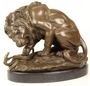 Casa Padrino Luxus Bronze Skulptur L�we mit Schlange auf Marmorsockel Bronze / Gold / Schwarz 41 x H. 35 cm - Luxus Bronzefigur