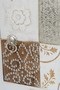 Casa Padrino Landhausstil Shabby Chic Kommode mit T�r Antik Wei� / Mehrfarbig 40 x 32 x H. 50 cm - Landhausstil M�bel