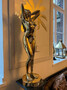 Casa Padrino Luxus Bronze Deko Skulptur Frau Gold 40 x 30 x H. 100 cm - Gro�e Bronze Skulptur - Gro�e Bronze Figur - XXL Bronze Figur - XXL Bronze Skulptur - Luxus XXL Deko Accessoires