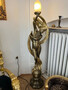 Casa Padrino Jugendstil Stehleuchte Frau Antik Gold H. 180 cm - Prunkvolle Kunstharz Skulptur mit Lampe - Barock & Jugendstil Stehleuhten
