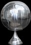 Casa Padrino Fu�ball Skulptur auf Sockel aus poliertem Aluminium Silber Deko Fu�ball Art Deco Dekoration Ball Figur