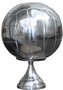 Casa Padrino Fu�ball Skulptur auf Sockel aus poliertem Aluminium Silber Deko Fu�ball Art Deco Dekoration Ball Figur