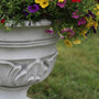 Casa Padrino Barock Garten Deko Blumentopf Wei H. 44 cm - Runder Pflanzentopf im Barockstil - Barock Garten Deko - Barock Terrassen Deko - Barock Deko Accessoires