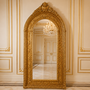 Casa Padrino Barock Standspiegel Gold 115 x H. 215 cm - mit Akanthus Schnitzerei und Wappen Bekr�nung - Handgefertigter Antik Stil Ganzk�rperspiegel - Garderoben Spiegel - Schlafzimmer Spiegel - Barock M�bel 