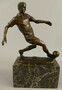 Casa Padrino Bronze Skulptur Fu�ballspieler Bronzefarben / Schwarz 13 x 7 x H. 23 cm - Bronzefigur - Dekofigur - Schreibtisch Deko Accessoires