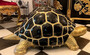 Casa Padrino Luxus XXL Dekofigur Schildkr�te Gold / Schwarz 110 x 48 x H. 45 cm - Wetterbest�ndige XXL Deko Skulptur - Wohnzimmer Deko - Garten Deko - Luxus XXL Deko Tierfigur