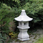 Casa Padrino Garten Leuchte im Japanischen Stil Pagode Wei� / Grau 17 x 17 x H. 37 cm - Kleine Garten & Terrassen Leuchte - Wetterbest�ndige Garten Laterne - Garten Terrassen Beleuchtung