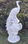 Casa Padrino Barock Garten Deko Skulptur Pfau auf Vase Wei� / Grau H. 82 cm - Prunkvolle Garten Deko Stein Figur - Barock Garten Deko Accessoires - Barock Garten Skulpturen