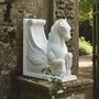 Casa Padrino Barock Garten Deko Beton Skulptur Pferd Wei� H. 72 cm - Prunkvolle Barockstil Figur - Barock Garten Deko Accessoires