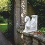 Casa Padrino Barock Garten Deko Beton Skulptur Pferd Wei� H. 72 cm - Prunkvolle Barockstil Figur - Barock Garten Deko Accessoires