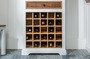 Casa Padrino Landhausstil Weinschrank Wei� / Naturfarben 72 x 40 x H. 196 cm - Handgefertigter Massivholz Barschrank - Barm�bel im Landhausstil