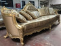Casa Padrino Luxus Barock Sofa Gold 300 x 90 x H. 119 cm - Prunkvolles Wohnzimmer Sofa mit elegantem Muster - Barock M�bel