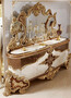 Casa Padrino Luxus Barock M�bel Set Wei� / Braun / Gold - 1 Barock Sideboard mit 4 T�ren & 1 Barock Wandspiegel - Handgefertigte Barock M�bel - Edel & Prunkvoll