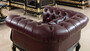 Casa Padrino Luxus Barock Chesterfield Sessel Bordeauxrot / Schwarz / Gold - Prunkvoller Wohnzimmer Sessel mit edlem Kunstleder - Barock Chesterfield Wohnzimmer M�bel