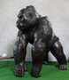 Casa Padrino Luxus Bronze Deko Skulptur Gorilla Affe 102 x 147 x H. 152 cm - Riesiege Bronze Skulptur - Lebensgro�e Tierfigur - XXL Bronze Gorilla Figur - XXL Garten Skulptur - Luxus Garten Deko