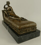 Casa Padrino Luxus Jugendstil Bronze Skulptur Dame auf Barock Chaiselongue Bronze / Schwarz 32 x 13 x H. 20 cm - Bronze Figur mit Marmorsockel - Schreibtisch Deko Accessoires