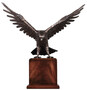 Casa Padrino Luxus Deko Skulptur Adler Bronze / Braun 40 x 20 x H. 37 cm - Bronze Deko Skulptur mit Holzsockel - Bronze Deko Figur - Schreibtisch Deko - Wohnzimmer Deko - Luxus Qualit�t