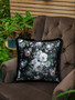 Casa Padrino Luxus Deko Kissen Blumen Design Schwarz / Mehrfarbig 45 x 45 cm - Bedrucktes Samt Kissen mit Fransen - Deko Accessoires
