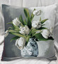 Casa Padrino Luxus Deko Kissen Blumen mit Vase Grau / Wei� / Mehrfarbig 45 x 45 cm - Bedrucktes Zierkissen mit edlem Gobelin Stoff - Luxus Deko Accessoires 