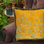 Casa Padrino Luxus Deko Kissen Str�ucher mit Blumen & V�gel Gelb / Mehrfarbig / Gr�n 45 x 45 cm - Bedrucktes Samt Kissen mit Fransen - Luxus Deko Accessoires
