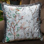 Casa Padrino Luxus Deko Kissen Pflanzen & V�gel Grau / Mehrfarbig 45 x 45 cm - Bedrucktes Samt Kissen mit Fransen - Luxus Qualit�t