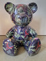 Casa Padrino Luxus Designer Dekofigur Teddyb�r Mehrfarbig H. 31 cm - Kunstharz Deko Skulptur - Luxus Deko Figur - Designer Deko Figur - Luxus Accessoires 