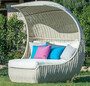 Casa Padrino Luxus Liegeinsel mit Sonnendach Wei� 156 x 146 x H. 174 cm - Handgewebte Wetterbest�ndige Sonneninsel - Moderne Garten M�bel - Hotel M�bel