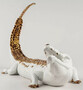 Casa Padrino Luxus Porzellan Deko Figur Krokodil Wei� / Kupferfarben 68 x 28 x H. 39 cm - Hochwertige Deko Skulptur - Erstklassische Qualit�t - Made in Spain