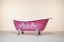 Pomp��s by Casa Padrino Luxus Badewanne freistehend von Harald Gl��ckler Pink / Silber / Wei� 1695mm mit silberfarbenen L�wenf�ssen -AUSSTELLUNGST�CK-