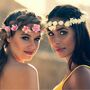 Blumen Haarband mit weien Blten Blumenband Ibiza fr Damen