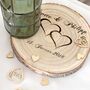 Baumscheibe mit Gravur Doppelherz Namen und Datum Hochzeit Jahrestag