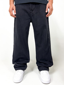 Supreme Baggy Jeans mit Supreme-Stickerei