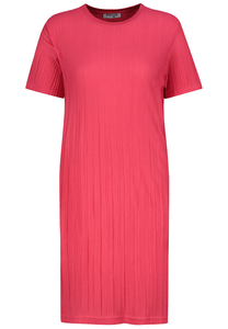 Geripptes Kleid mit kurzem �rmel und Rundhals