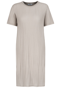 Geripptes Kleid mit kurzem �rmel und Rundhals