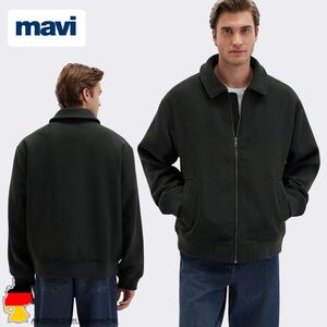 Klassische Rei�verschlussjacke mit Stehkragen und Taschen