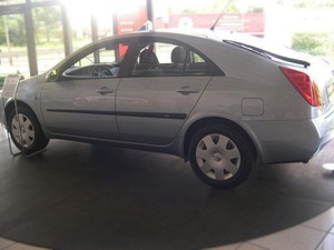 Seitenleisten-Satz f�r Nissan Primera P12 Limousine 4-T�rer 2001-2008