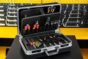 ELORA Werkzeugkoffer mit 131-teiligen Mechatroniker-Werkzeugset
