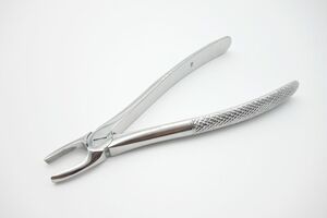 Zahnzange, Oberkiefer Fig. 2