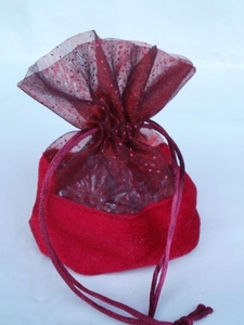 Geschenkbeutel in Rot aus Polyester mit Zugband, 14 x 9 cm