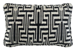 Casa Padrino Designer Zierkissen Schwarz / Beige 60 x H. 40 cm - Luxus Kollektion