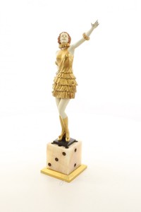 Bronze Skulptur Lady in Gold auf W�rfel - Luxus Home Deko von Casa Padrino
